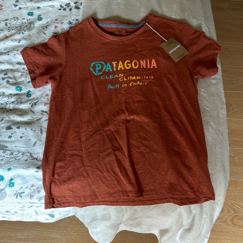 New with tags Patagonia women’s tshirt